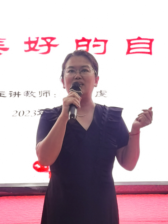 心理组组长潘玲老师主持
