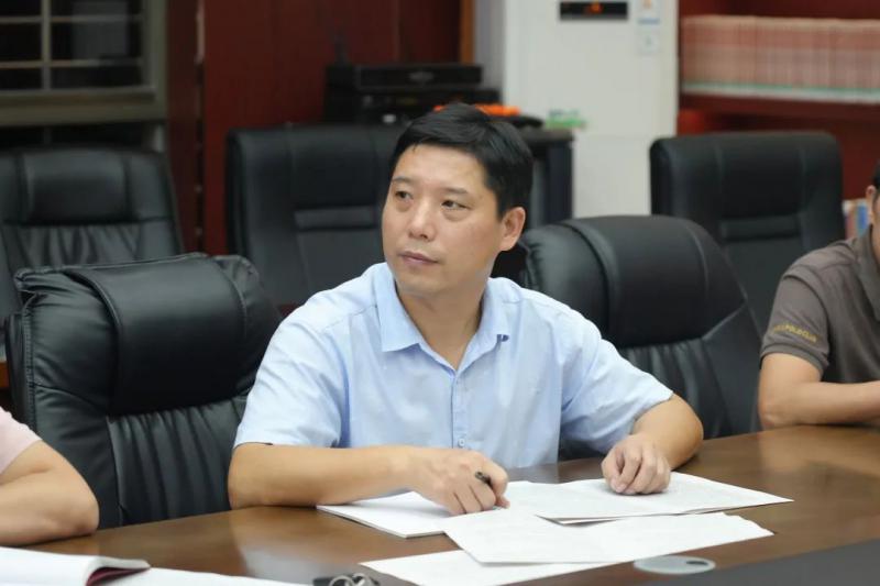 党委委员、工会主席李兴保