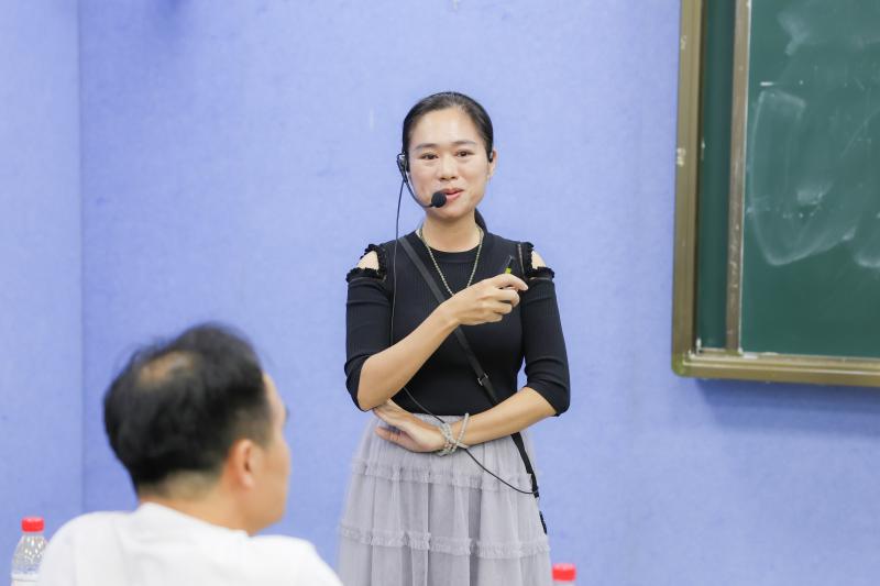 ▲市一中生物教师李金彩